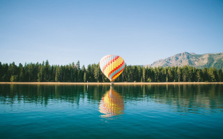 Hot air balloon lake forest - mountain range free wallpaper