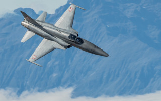 Fighter jet mountain sky puzzle - a fighter free wallpaper