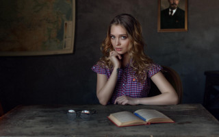 Woman reading portrait constructivism stock - an open book free wallpaper