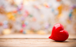 Red heart wooden table confetti - a red heart free wallpaper