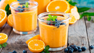 Orange juice blueberries mint wooden - blueberry free wallpaper