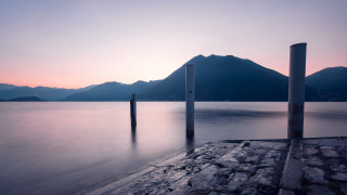 Mountain ocean shore gradient sky - a few pole free wallpaper