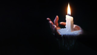Candle holding cedric seaut gothic - a candle free wallpaper for desktop