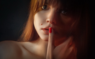 Woman finger on lip red - her lip free wallpaper
