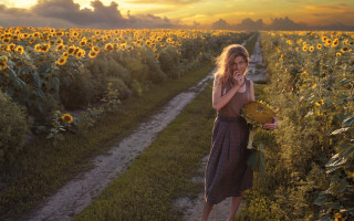 Woman sunflowers smiling cinematic autumn - a field of sunflowers free wallpaper for desktop