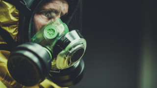 Gas mask yellow jacket green - a green light free wallpaper