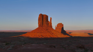 Desert rock formation sky clouds 4 - a large rock formation in the middle of a desert area free wallpaper