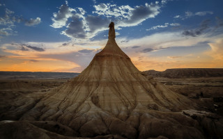 Large rock formation desert sky 4 - arthur b. carles free wallpaper for desktop
