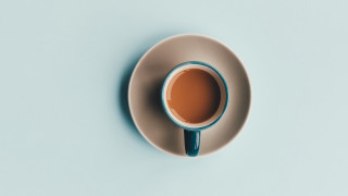 Coffee saucer spoon blue background - a spoon in the middle free wallpaper