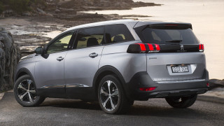 Silver car ocean rocks hyperrealism - ue 5 free wallpaper