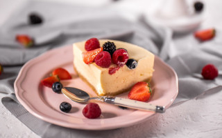 Cheesecake berries plate fork spoon - a fork and spoon free wallpaper