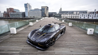 Black sports car wooden bridge - the roof free wallpaper
