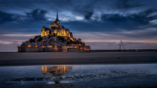 Gothic building lights reflection water - didier mouron free wallpaper