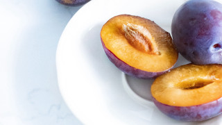 Plums halved whole table white - a white table cloth free wallpaper