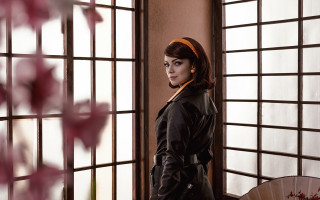 Woman black outfit window fan - a black outfit free wallpaper