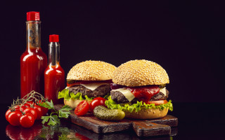 Hamburger tomatoes lettuce cheese sauces - cutting free wallpaper