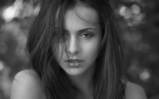 Woman longhair necklace blackwhite portrait - long hair and a necklace free wallpaper