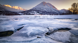 Frozen river mountains sunset cabin - river free wallpaper