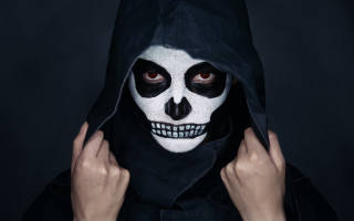 Skull face hooded portrait red - their shoulder free wallpaper