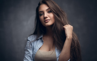 Woman long hair posing portrait - free portrait wallpaper for desktop