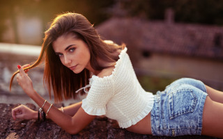 Woman ponytail white sweater jeans - a ponytail free wallpaper