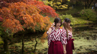 Autumn japanese girls pond leaves - outfit free wallpaper