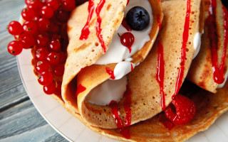 Pancakes berries cream syrup closeup - delaunay free wallpaper for desktop