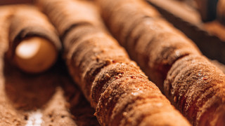 Doughnut closeup wooden spoon food - ceferí olivé free wallpaper