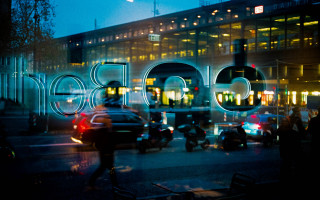 Go green sign city night - color film photography free wallpaper