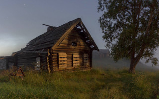 Small cabin foggy field tree - evening free wallpaper