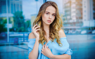 Blue dress portrait bokeh city - her shoulder free wallpaper for desktop