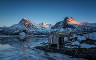 Snowy mountain shack lake river - top of a snow free wallpaper