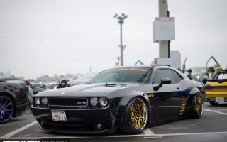 Black car yellow rims parking - yellow rim free wallpaper