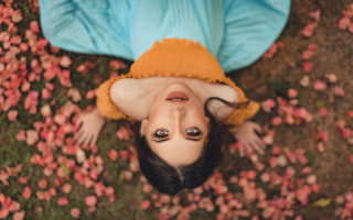 Woman laying flower background portrait - free autumn wallpaper