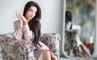 Elina karimova sitting mirror blurry - long dark hair free wallpaper for desktop