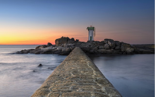 Stone wall water clock tower - almada negreiro free wallpaper
