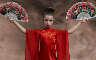 Red dress fan portrait chinese - her shoulder free wallpaper for desktop