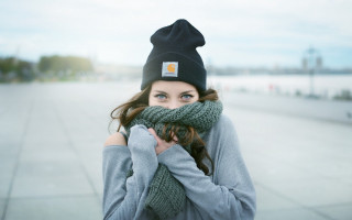 Woman hat scarf beanie winter - a hat and scarf free wallpaper for desktop