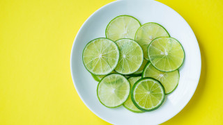 Sliced limes yellow background white - aquirax uno free wallpaper for desktop