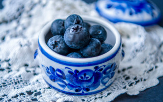 Blueberries lace doily stilllife evaline - the middle free wallpaper for desktop