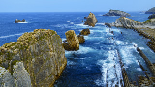 Rocky coastline water rocks puzzle - the middle of it free wallpaper