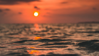 Sunset ocean wave orange sky 3 - a sunset over the ocean free wallpaper