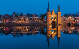 Castle tower bridge city lights - perfect symmetry free wallpaper