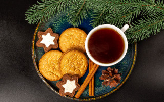 Cookies tea fir pinecones night - free christmas wallpaper for desktop