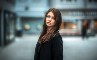 Woman black jacket blurry background - a street corner free wallpaper