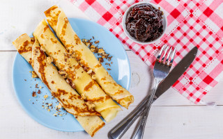 Food plate fork knife table - a plate of food free wallpaper