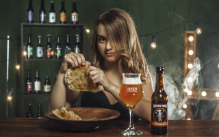 Woman beer food jewelry blonde - a bottle of beer free wallpaper