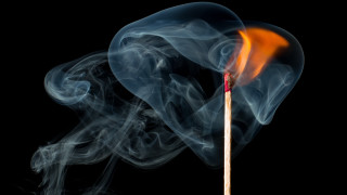 Matchstick lit smoke red top - the dark free wallpaper for desktop