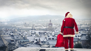 Santa claus rooftop cityscape gifts - a roof free wallpaper