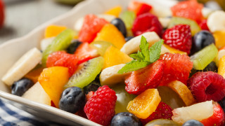 Fruit salad blue checkered cloth - cloth free wallpaper